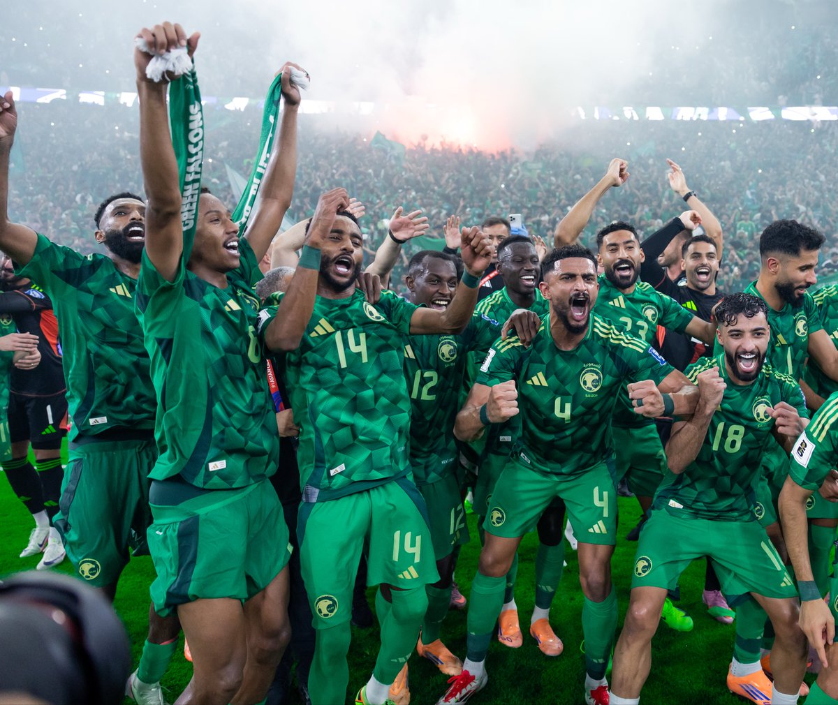 thmanyahsports's tweet photo. تصبيحتنا غير اليوم.. على خبر المونديال 🇸🇦🏆 
صباح الأخضر، صباح الفخر! 💚 https://t.co/N5Ve1nuXWg
