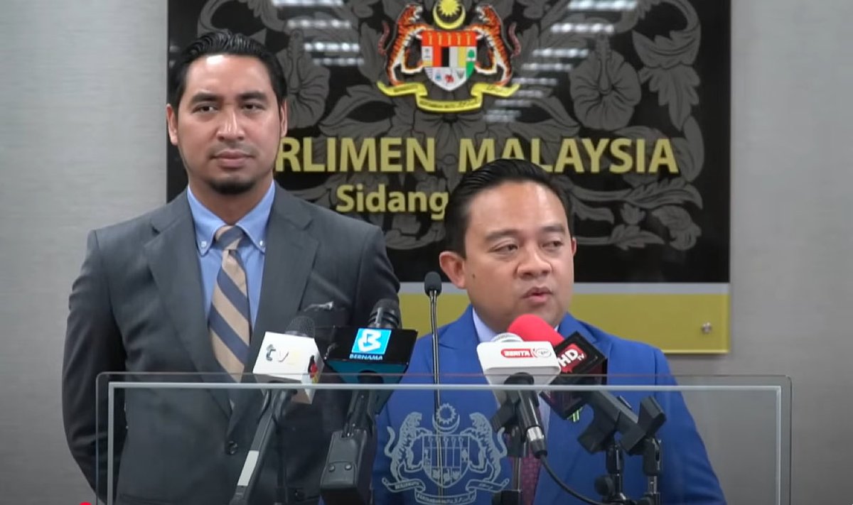 Teka, kalau Wan Fayhsal dan Wan Saiful Wan Jan buat audio siar (podcast) lepas ni, apa nama audio siar mereka?

The WANker.