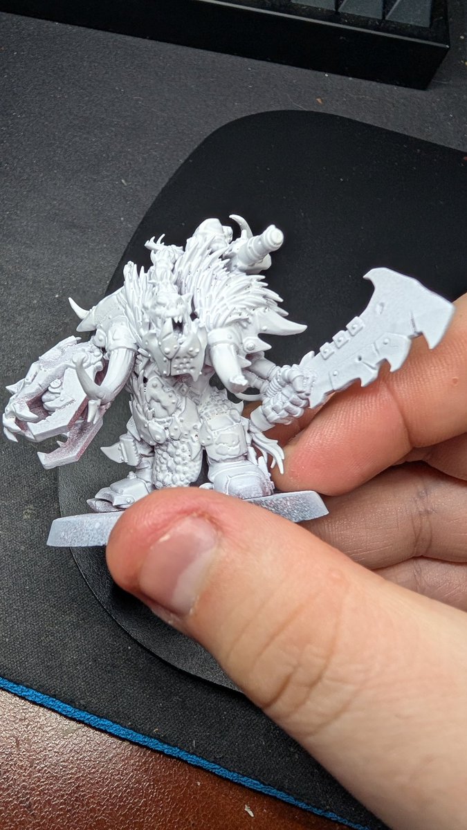 I am so sick... Let's paint our beastboss!

WAAAAGGGGHHHHtober continues!

Twitch.tv/dricksus
