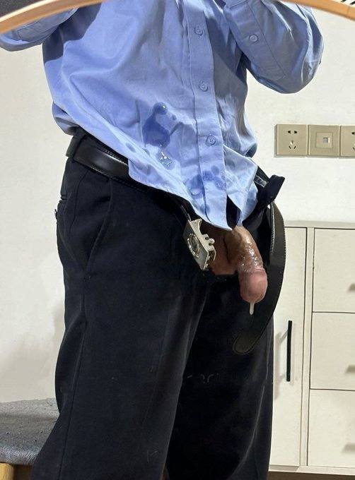 执勤室搓鸡的时候膨胀起来了 附近有想吃肉棒的嘛 洗干净了 在床上等你哈 #交警 #可1可0 #放得开的来