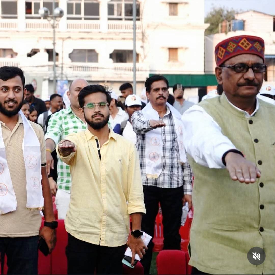 Adarsh_1009's tweet photo. झण्डी पार्क, नगर निगम के सामने, हज़रतगंज, लखनऊ में एक राष्ट्र एक चुनाव - लोकतंत्र का महापर्व जन जागरूकता अभियान के कार्यक्रम में सम्मिलित हुआ।
@myogiadityanath
@asim_arun 
@shivbhushan95 
@BJP4UP https://t.co/LWwB52fDUg