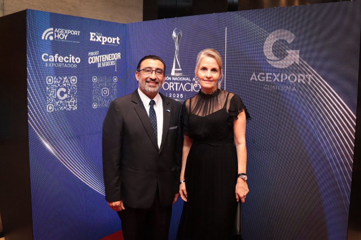 mmeridagt's tweet photo. Damos la bienvenida al Galardón Nacional a la Exportación 2025 @AGEXPORTGT a la Embajadora de la Unión Europea Señora @JohannaKaranko y al equipo de la @UEGuatemala. Gracias por acompañarnos en el reconocimiento a la innovación y esfuerzo exportador! #WayToPlay https://t.co/heGnwkGfSL