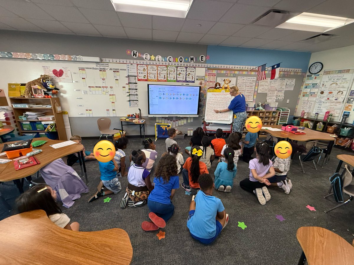 Mrs_SabrinaLiu's tweet photo. It’s such an honor to have the Class Story Expert @PreKMotruk in our class, guiding us to write a class story that goes with our adorable bulletin board. She reminded us that writing is for everyone and that writing is fun!@OLE_Leopards https://t.co/SAQyPqKIkB