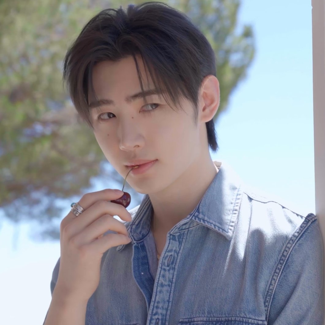 archiveofhoon's tweet image. he’s so pretty