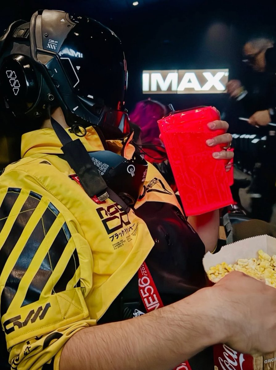 blindmech's tweet image. Watching Tron properly