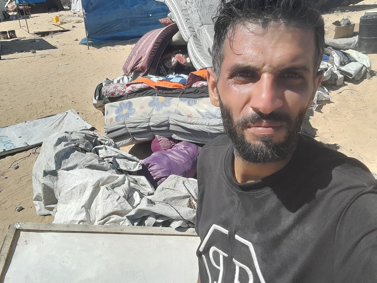 My friend Mostafa is a pharmacist who dedicated his life to helping others.  He needs our help securing a tent to shelter his family this winter.  Sharing is the least we can do:
chuffed.org/project/123924…