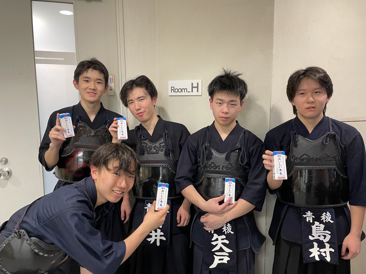 【明治おいしい牛乳】当選品　未開封 超巨大明治おいしいクッション 明治おいしい牛乳】当選品 未開封 超巨大明治おいしいクッション