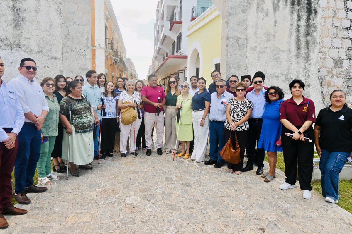 APCECampeche's tweet photo. ♿ En el marco del Día Internacional del Bastón Blanco, la #APCEC participó en una caminata por la Calle 59, se destacó la importancia de la autonomía y la movilidad de las personas con discapacidad visual, reafirmando el compromiso con la inclusión en el patrimonio cultural. https://t.co/0ZgEOKsH3q