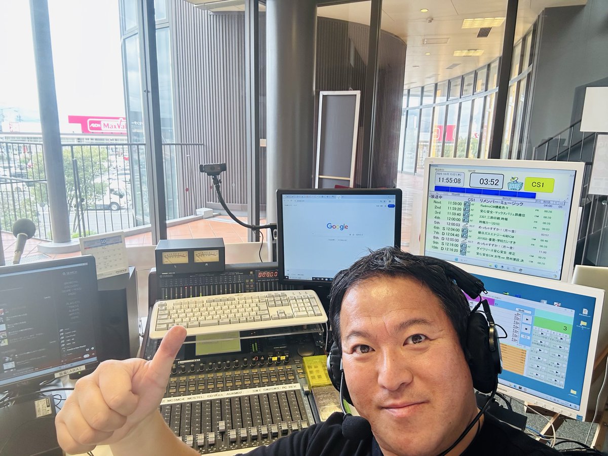 今日も水曜日定位置グリッドに着きました😆
間も無くスタート🚥
真昼間から今日も3時間
モタスポの話をしまくります😆

“全国から”お楽しみいただける
#SuzukaVoiceFM 78.3MHz
『めっちゃすずか！』は
下記の方法で下記方法でお楽しみください。

❶【Radimo】
musicbird.jp/cfm/radimo