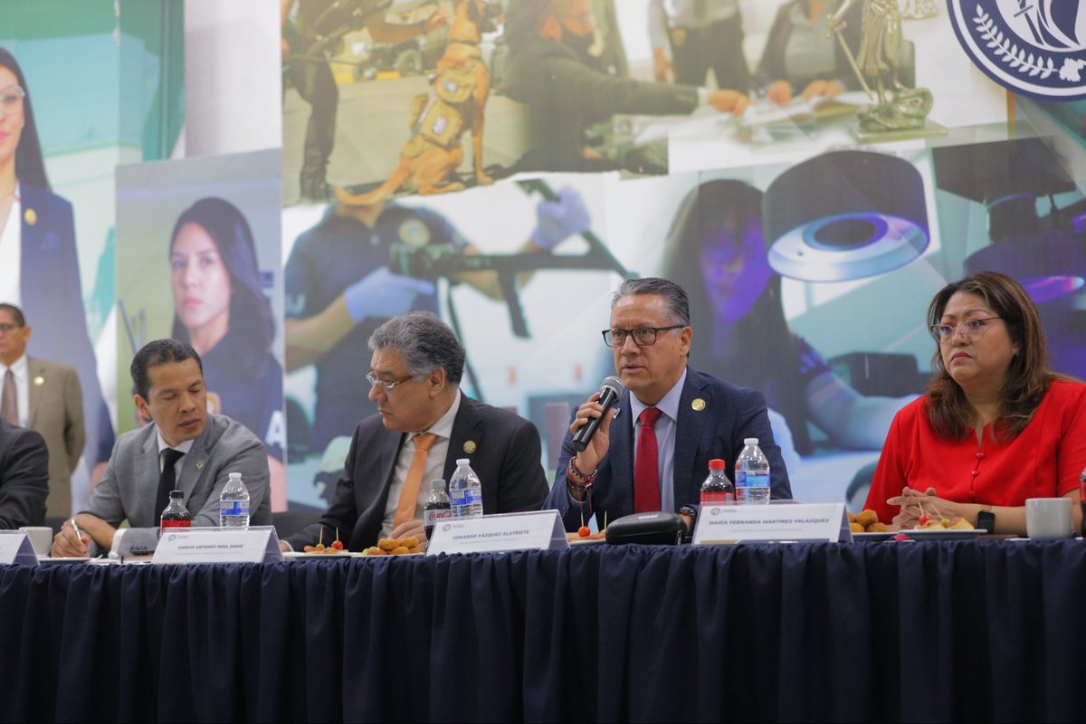 FGEGUANAJUATO's tweet photo. El Fiscal General del Estado, Gerardo Vázquez Alatriste, encabezó la 4.ª Sesión Ordinaria de la Comisión Interinstitucional para Prevenir, Atender y Erradicar la Trata de Personas en Guanajuato.

👥 Durante la sesión, se reforzaron estrategias conjuntas para combatir este delito y proteger a las víctimas, con la participación de instituciones clave del estado.

✅ Unidos por un Guanajuato libre de trata de personas.

#FiscalíaGTO #TrataDePersonas #JusticiaConResultados #CoordinaciónInterinstitucional