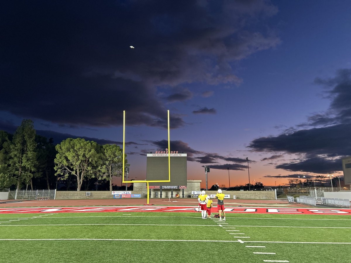 AlvarezKicking's tweet photo. Pretty cool views from practice this afternoon. https://t.co/VYNq8MqDnV