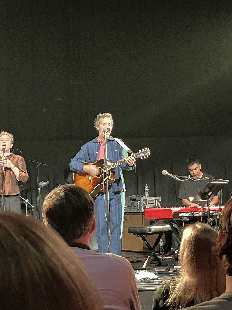 Chrik_7's tweet photo. Just went to @bret_rospective show at DC tonight…dare I say the most beautiful two hours of my life this year…it’s really magical 🥺🥺🥺😭😭😭 Bret you’ve got it going on https://t.co/nDZut2lyWX