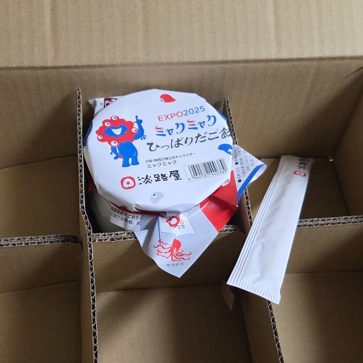 s4doll's tweet photo. ミャクミャクひっぱりダコ飯、
届きましたー！！
いただきます！

淡路屋さん、
ありがとうございます！ https://t.co/Ebr4QcSDK6