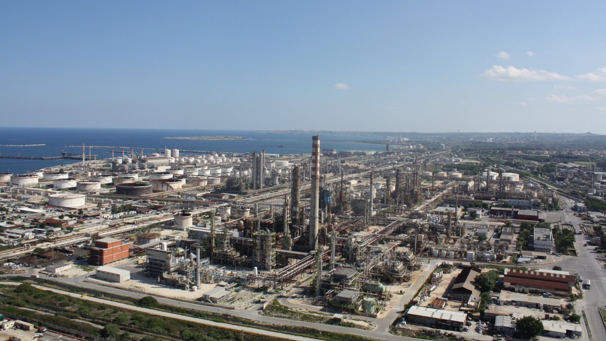 HydrocarbonProc's tweet image. #Eni seeks approval for #Sicily #biorefinery, #recycling plant

read about the #project: ow.ly/v43750Xa0oy

 #CircularEconomy #RecyclingInnovation #IndustrialProjects