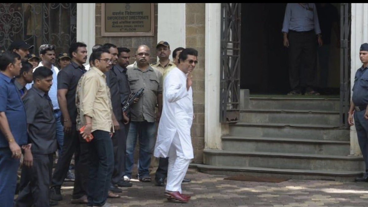 गोष्ट ऑगस्ट २०१९ ची,
राज ठाकरेंना ed ने चौकशी ला काय बोलावल,

लगेच विरोधकांनी इडी मूळे राज भाजपच्या विरोधात बोलत नाहीत असा खोटा नॅरेटिव्ह सेट केला…

परंतु आता त्याचं उत्तर सगळेच अनुभवत आहेत,

भाजप चुकीचा असेल तर त्यांनाही अंगावर घ्यायला राज घाबरत नाहीत.
कर नाही त्याला डर कसला !!