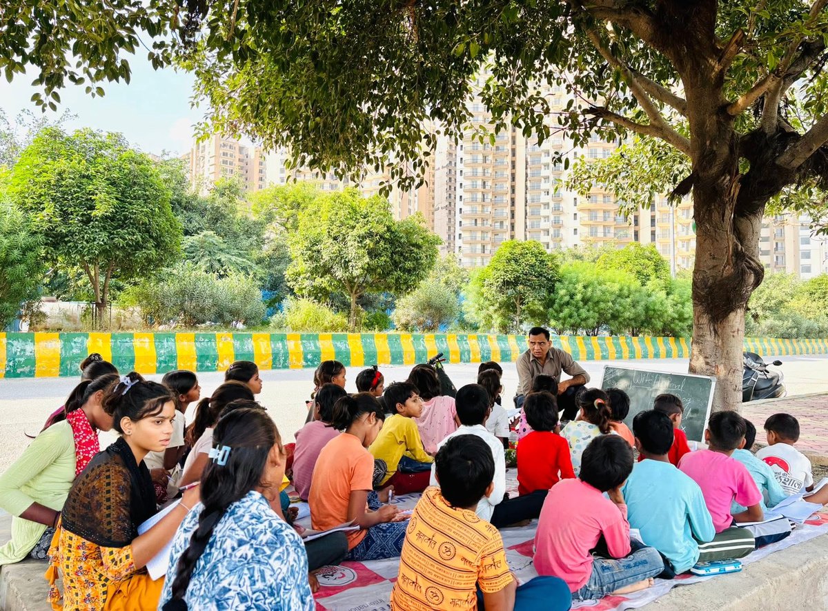 challengersgut's tweet image. 📍Noida #Centre_2:
At Noida Centre 2, our little learners are proving that #regularity and #passion go hand in hand. 🌈
Each day, the children participate eagerly in lessons, activities, and discussions — learning new concepts and applying them creatively. 💖📖
#ChildRights