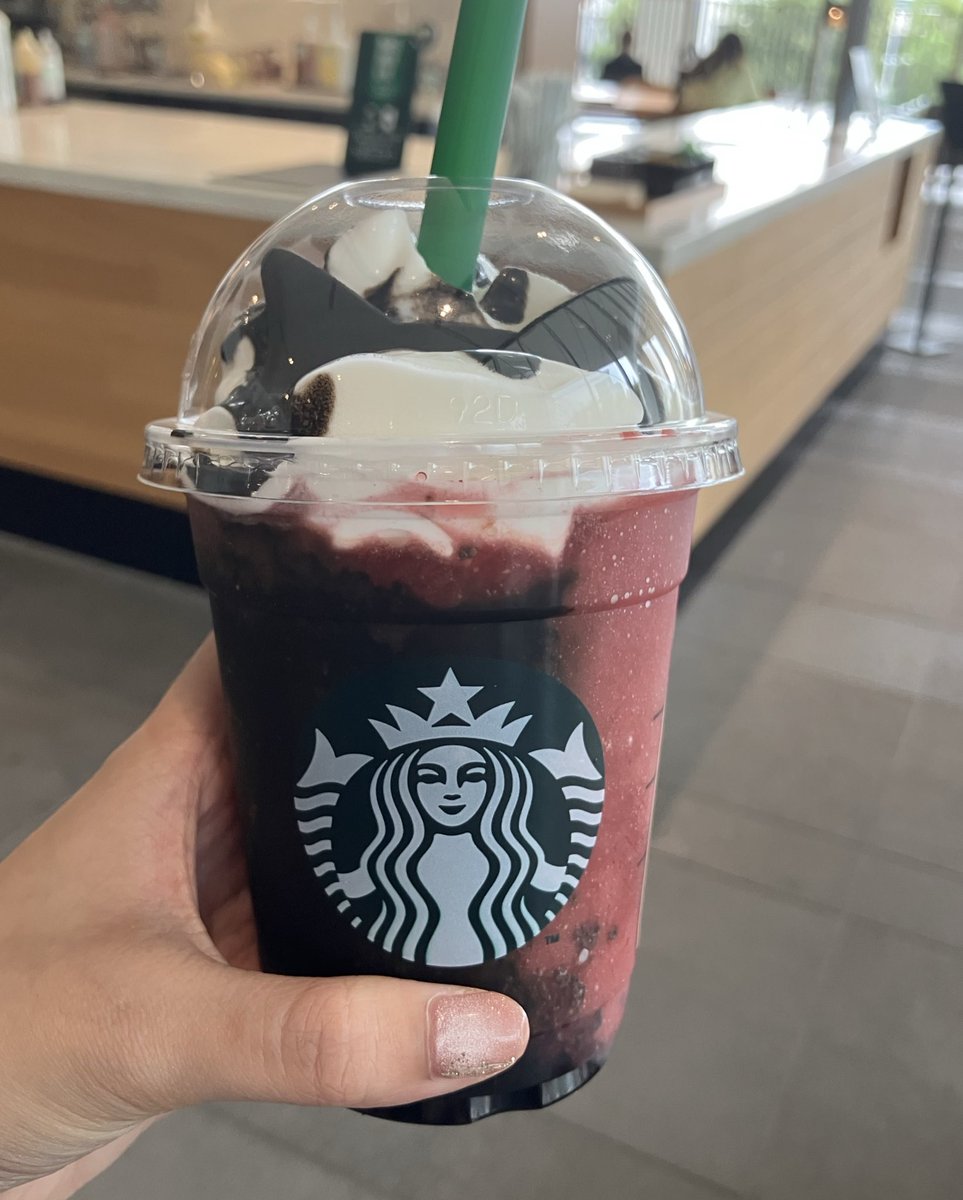 peakcode_info's tweet image. こんにちは❕
スタバの新作を飲みながら出社したら、受付のお姉さま方が「それ新作!?」「美味しいの!?」ってたくさん反応してくれて、朝から盛り上がりました🤣🫐
本日もよろしくお願いします✨✨
#企業公式相互フォロー
#スタバ新作