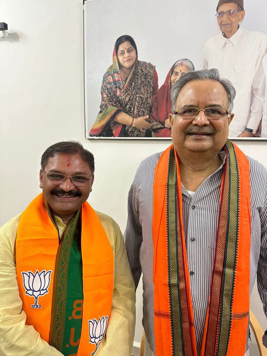 santoshpandey44's tweet image. राजनीती में मेरे आदर्श, छत्तीसगढ़ विधानसभा अध्यक्ष एवं पूर्व मुख्यमंत्री आदरणीय @drramansingh जी को जन्मदिन की हार्दिक बधाई एवं शुभकामनायें।

मैं प्रभु श्रीराम जी से आपके उत्तम स्वास्थ्य एवं दीर्घायु की कामना करता हूं।
