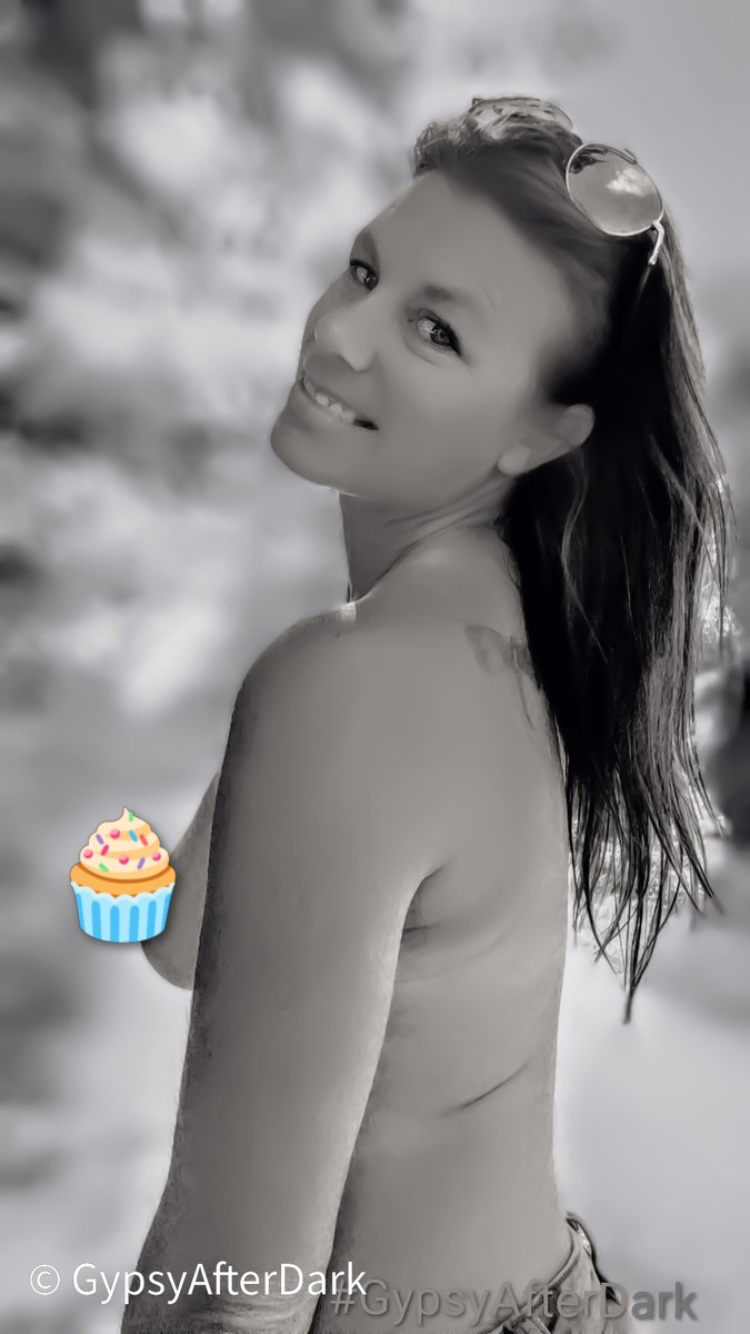 nudegypsy2022's tweet photo. Happy titty Tuesday! Better late than never! Xoxo Hope everyone has a happy hump day tomorrow https://t.co/ksWZ0AUwV3
