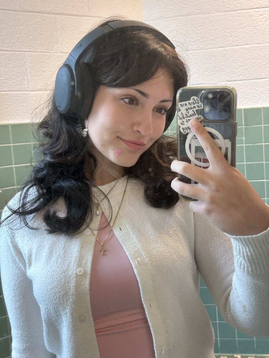 mia tweet media