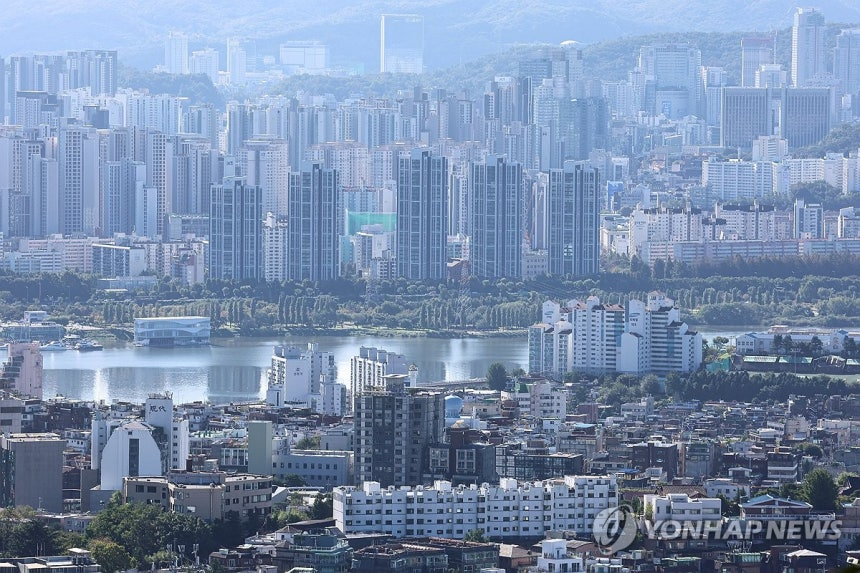 [10·15 부동산 대책 ] 서울·경기 27곳 3중 규제지역 지정…풍선효과 차단

서울 전역, 분당·용인·수원 등 12곳 조정·투과·토허구역

공급대책은 단 1도 없음‼️ 할 줄 아는게 규제와 세금 올리는거 ㅋㅋ

부동산 정책으로, 규제와 세금으로 집값 폭등이 설마...목적이야⁉️ ㄷㄷ