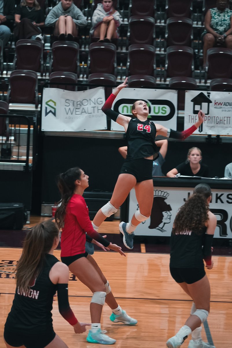 Union_Athletics's tweet photo. Photos from tonightโs Regional matchups - captured by Union Athletic Director Emily Barkley - are now live. ๐ท View the full gallery at https://t.co/DciVDdeLsc.
#UnionVB #UnionAthletics #BuildingChampions https://t.co/TzqLAlTUDh