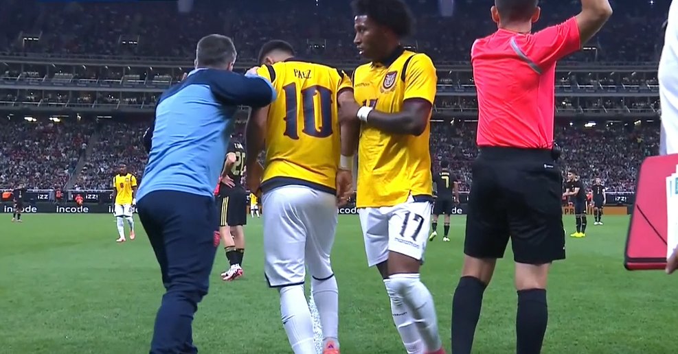 El periodista Christian Martinoli, de TV Azteca, reportó que Ángelo Preciado mostró un fuerte enojo tras ser sustituido y estuvo a punto de increpar a Beccacece.

Según la información, miembros del cuerpo técnico intervinieron para calmar la situación y evitar que pase a mayores