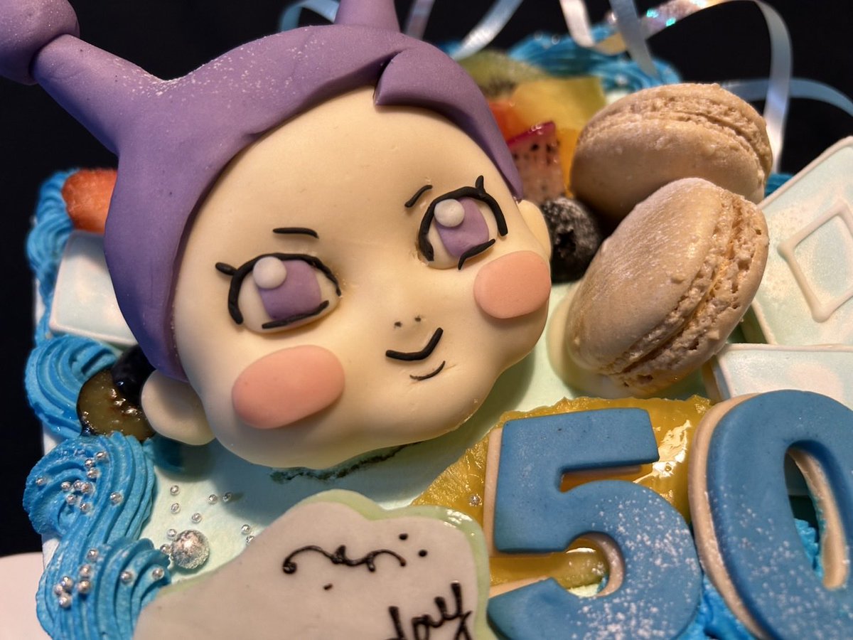 今年も、ファンの方がオーダーした、すごいケーキ！！！！私が食べるわけじゃあないんですが毎年写真だけもらってます！今年すごいな〜！！立体感がめちゃくちゃ上手！メロポンをよろしくお願いします！