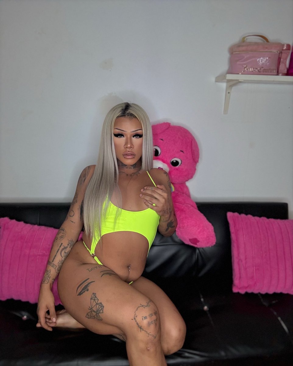 Wanna pillow talk? Onlyfans.com/ts.sashalee