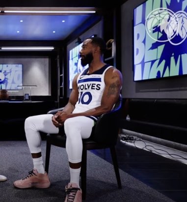 AIIThingsWolves's tweet image. Got around to watching Mike Conley’s one on one with Michael Grady and my goodness Mike looks SWOLE AF🤯🤯