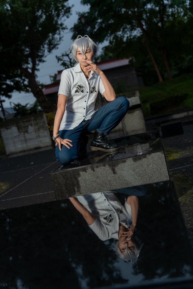 【cosplay】
himi🎤碧棺左馬刻

せっかく雨が降ったので我次郎にリフレクション撮影をして頂きました🪞✨運上屋さんの裏庭は可能性がいっぱい！我次郎さん撮影ありがとうございました🍀

撮影：我次郎さん

 #狩コス　#Nコス