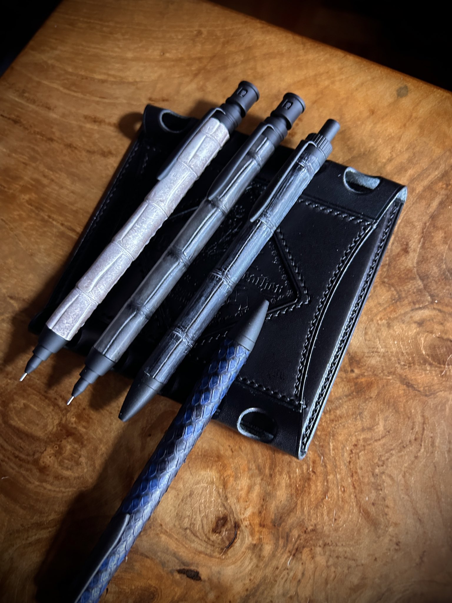 木軸ペン　chry leather　黒檀　瘤杢　オーダー品 木軸ペン chry leather 黒檀 瘤杢 オーダー品