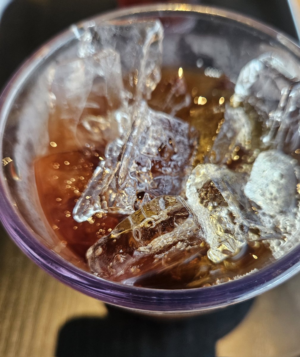 부여가 청양보다 훨 대도시네. 한옥스벅에서 간만에 오늘의 커피.