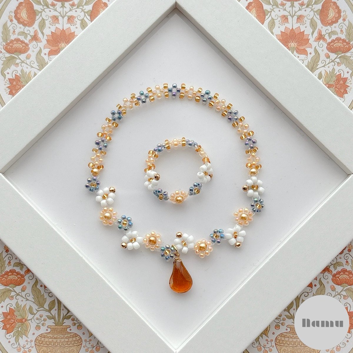 n_a_m_u_76's tweet image. autumn chic color🍂

orange🧡×navy💙×white🤍

#Namu #handmade #beads #seaglass