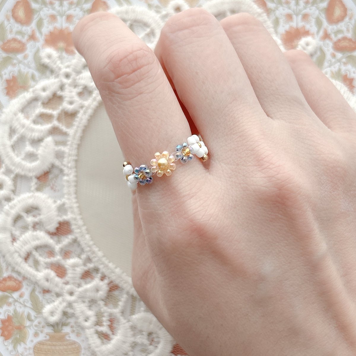 n_a_m_u_76's tweet image. autumn chic color🍂

orange🧡×navy💙×white🤍

#Namu #handmade #beads #seaglass