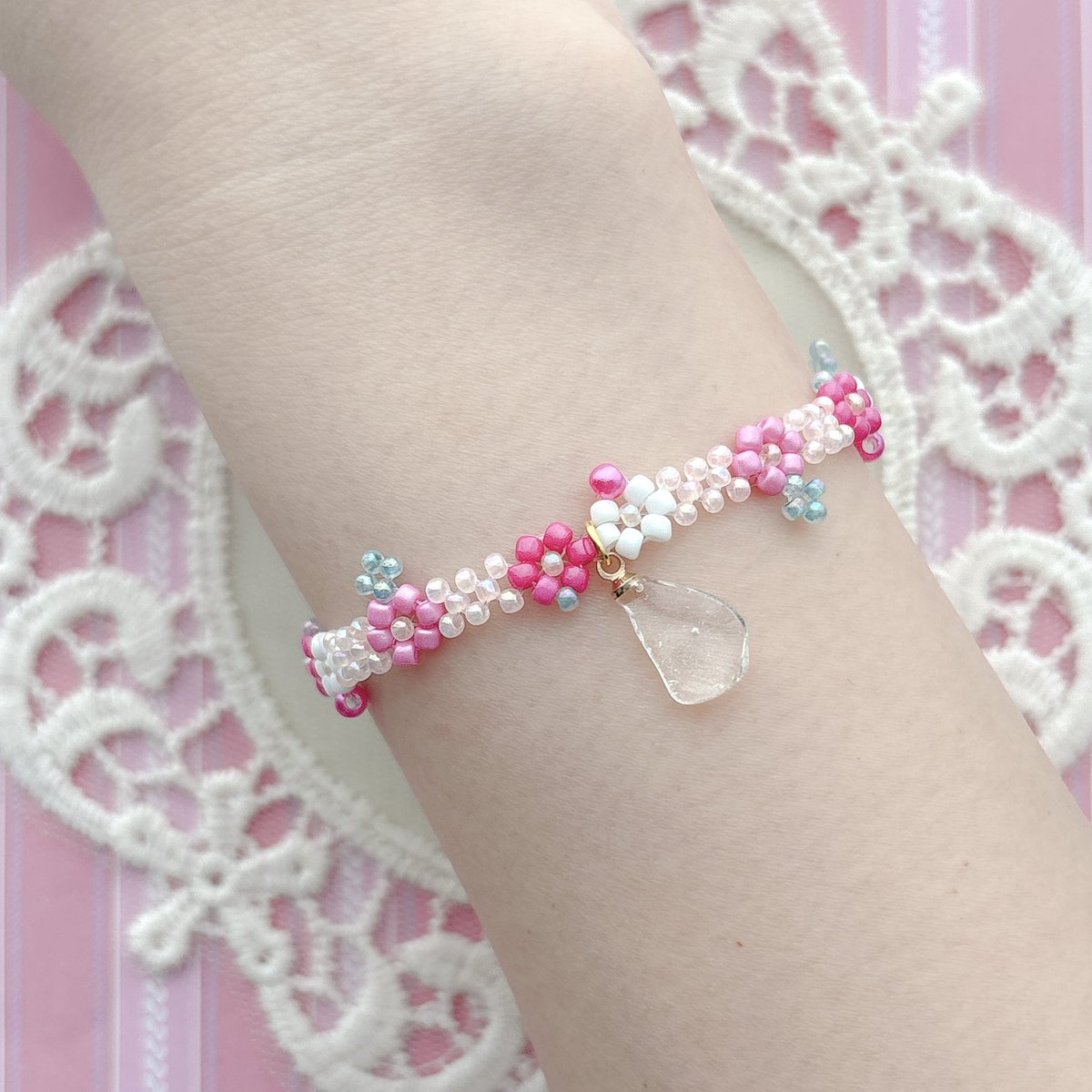 n_a_m_u_76's tweet image. cherry blossom🌸

pink🩷×white🤍×green💚

#Namu #handmade #beads #seaglass