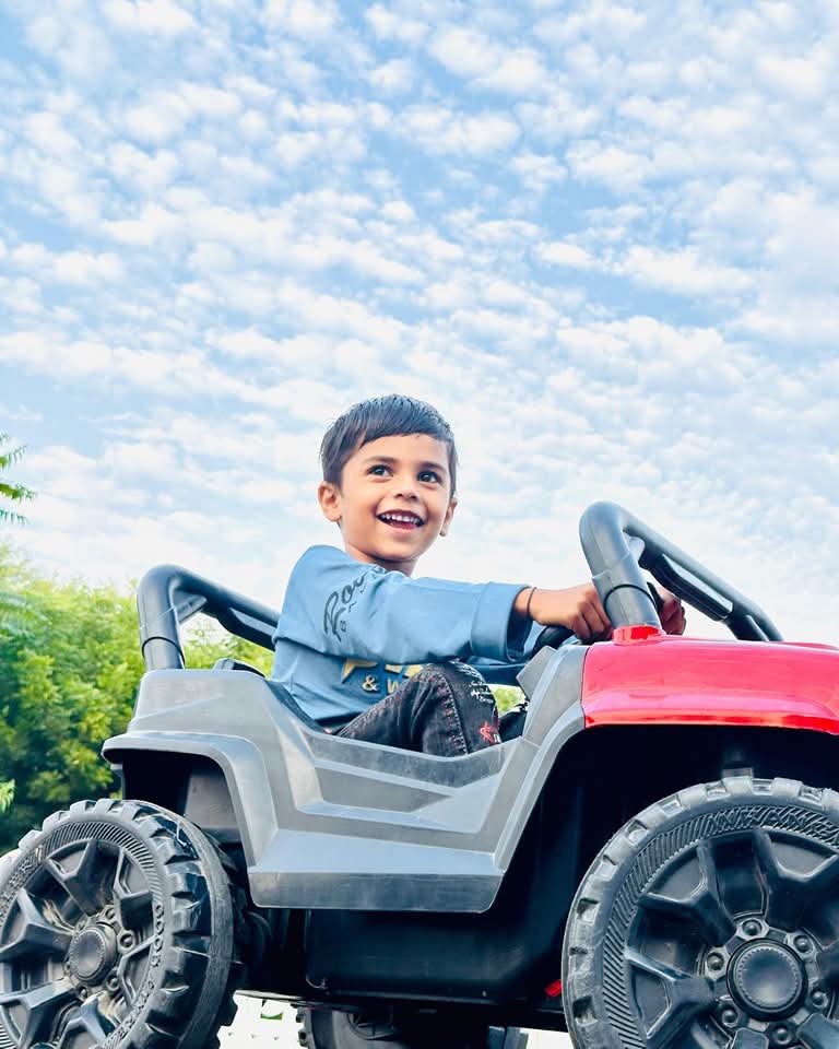 DalveerPrem's tweet photo. जन्मदिन की बहुत बहुत शुभकामनायें छोटे 🥰
  Love you 😍 https://t.co/HLtYqOSjqm
