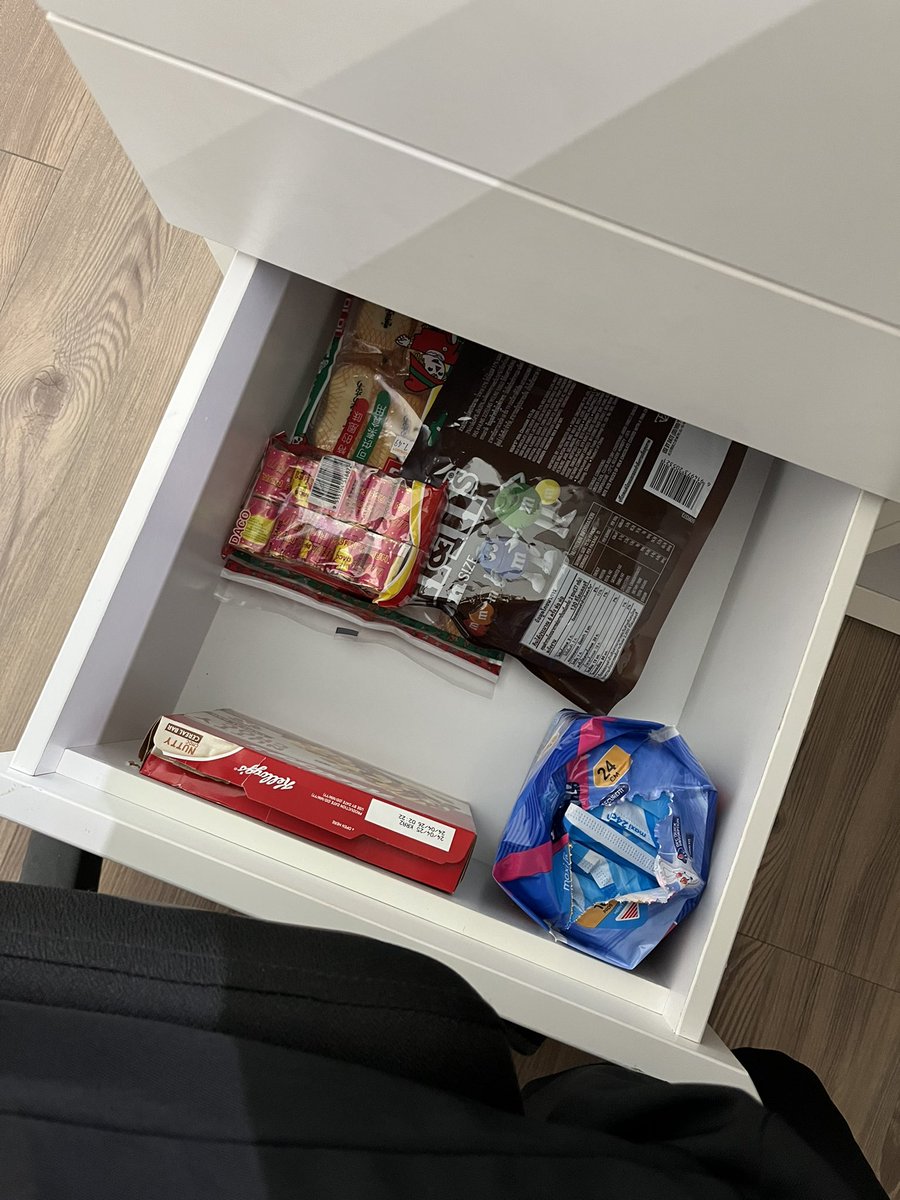 bimkhaidir's tweet photo. in a new work place where i can finally have my own drawer yg boleh letak jajan and other personal stuffs https://t.co/VLeQJmAhIu
