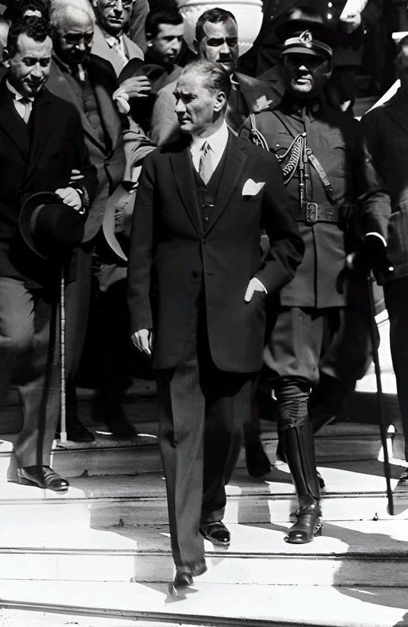 Vatan mutlaka selamet bulacak, millet mutlaka mutlu olacaktır. Çünkü kendi selametini, kendi saadetini memleketin ve milletin saadeti ve selameti için feda edebilen vatan evlatları çoktur.