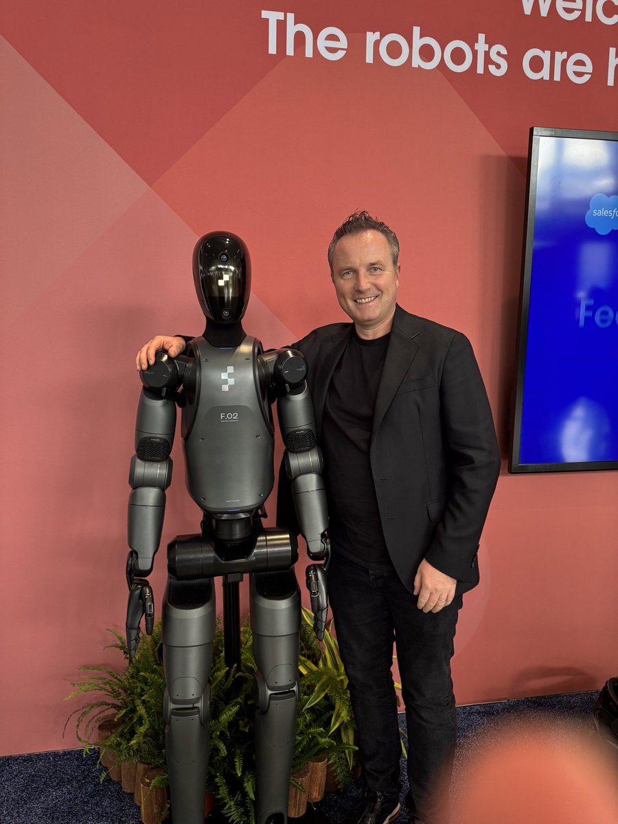 BernardMarr's tweet image. Day One of Dreamforce. One phrase kept coming up: "Digital Labor."
Not AI tools. Not automation. Digital labor.
We're watching a new economic model emerge.
🔄 THE SHIFT
Before: Software as TOOLS Now: Hiring DIGITAL LABOR
Salesforce handling 1.8M conversations with agents. That's…