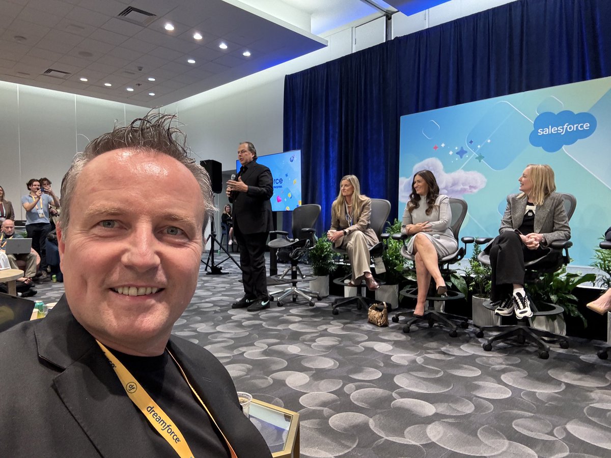 BernardMarr's tweet image. Day One of Dreamforce. One phrase kept coming up: "Digital Labor."
Not AI tools. Not automation. Digital labor.
We're watching a new economic model emerge.
🔄 THE SHIFT
Before: Software as TOOLS Now: Hiring DIGITAL LABOR
Salesforce handling 1.8M conversations with agents. That's…