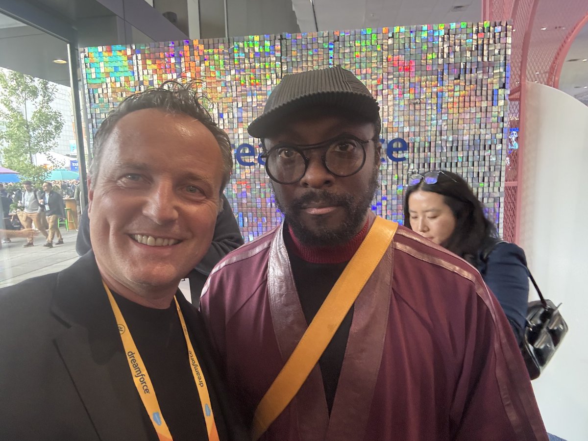 BernardMarr's tweet image. Day One of Dreamforce. One phrase kept coming up: "Digital Labor."
Not AI tools. Not automation. Digital labor.
We're watching a new economic model emerge.
🔄 THE SHIFT
Before: Software as TOOLS Now: Hiring DIGITAL LABOR
Salesforce handling 1.8M conversations with agents. That's…