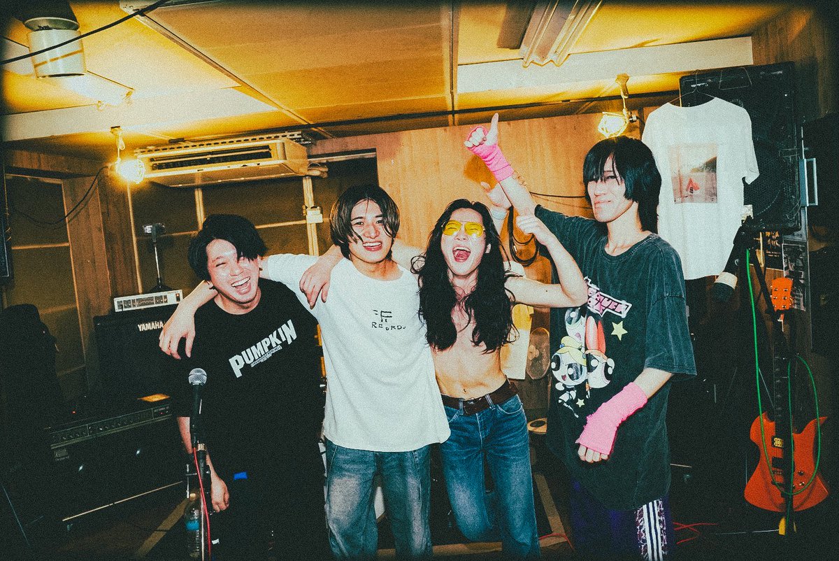 raft_records's tweet image. 【🤖新入荷🤖】
RAFT-019 yugure / Weather Diary (CD)
神奈川のメロディックパンクバンド yugureの1st EPがリリース。感情で叫ぶボーカル、折り重なるギターフレーズでまっすぐに突き進む彼らの青春群像劇が詰め込めれています。
【購入はこちら💁♂️】
slugger.base.shop/items/118682922