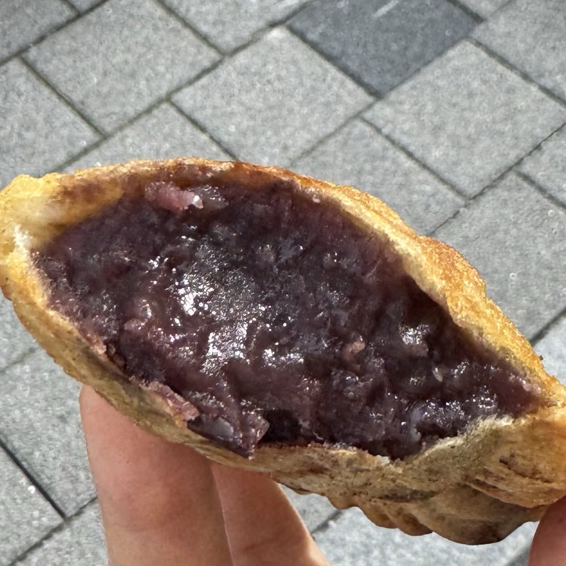 남영역 찹쌀잉어빵 진짜 3마리만 사도 묵직했던 기억 반죽이 어쩜 저렇게 얇고 안에 팥소가 가득인지 꼬리끝까지 팥이 가득있었어요 추워지니까 먹고싶다 ㅠㅠ