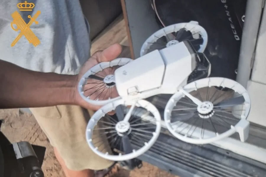 ‼️ Drone Causes Chaos at #Fuerteventura Airport: Flights Suspended and Hundreds Delayed
 ➡️ The drone pilot claimed to be unaware of the regulations, but now faces a fine of up to €225,000…

canarianweekly.com/posts/Drone-Ca…
