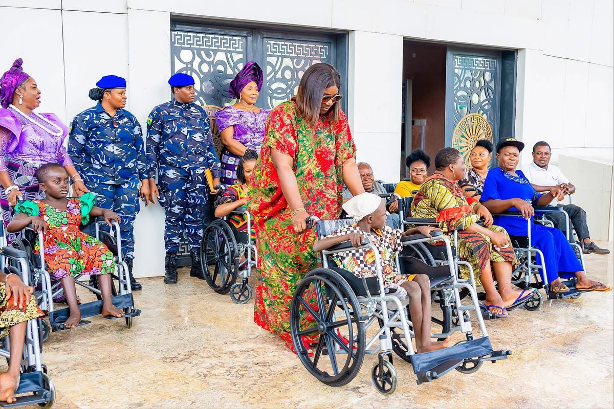 UzoamakaNwifuru's tweet photo. BERWO foundation in collaboration with Ebonyi state Government as part of the activities marking the 1st October/Independence Day celebrations, have distributed 20 wheel chairs to persons living with disabilities in the state. https://t.co/QkTDMgAyvS