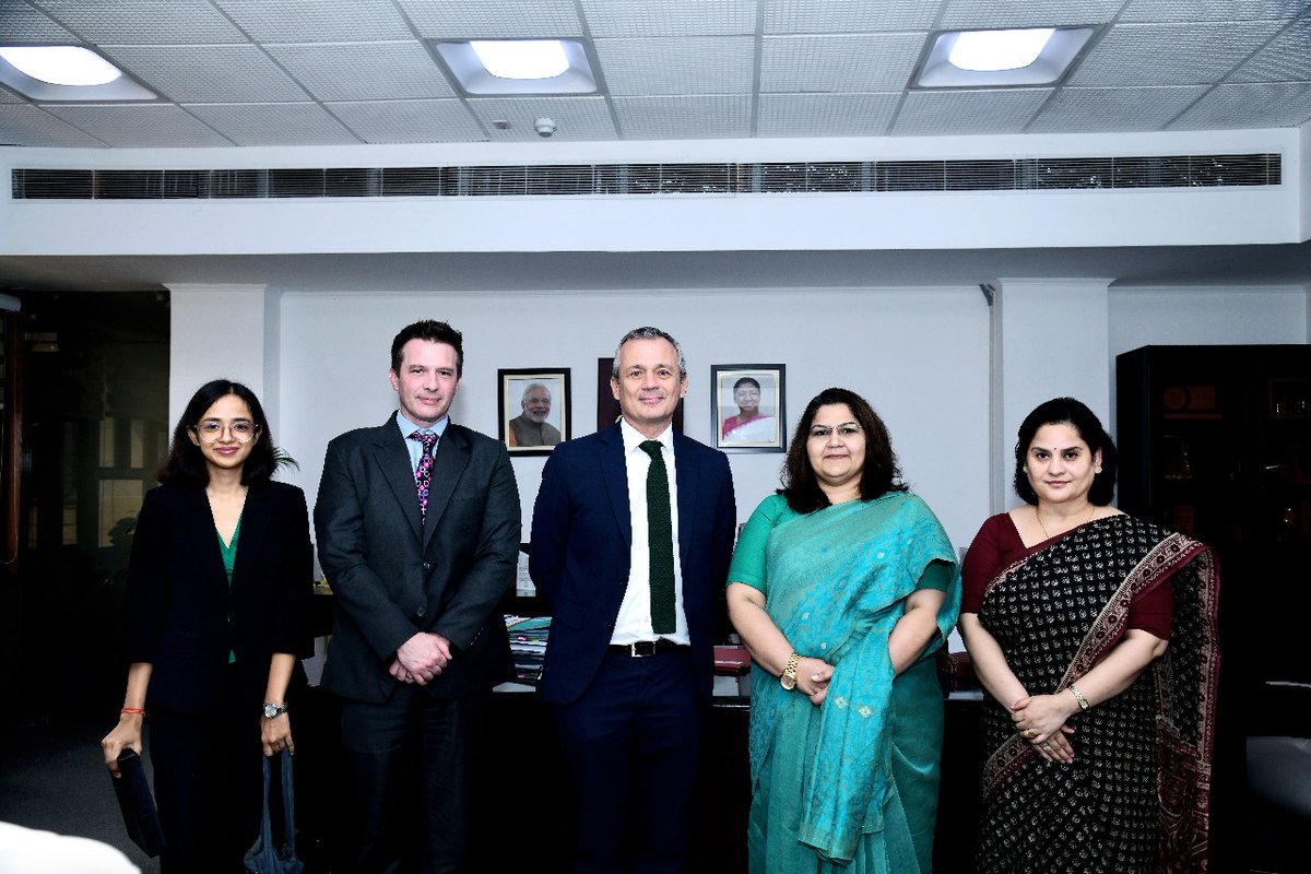 NFSU_Delhi's tweet image. NFSU Delhi had the honour of hosting Mr. Daniel Sherry, Political Counsellor, Mr. Jez Stanley, First Secretary, and Ms. Pragya Shrivastav from the British High Commission.
#NFSUDelhi #BritishHighCommission #KnowledgeExchange #NDPSResearch #GlobalLearning