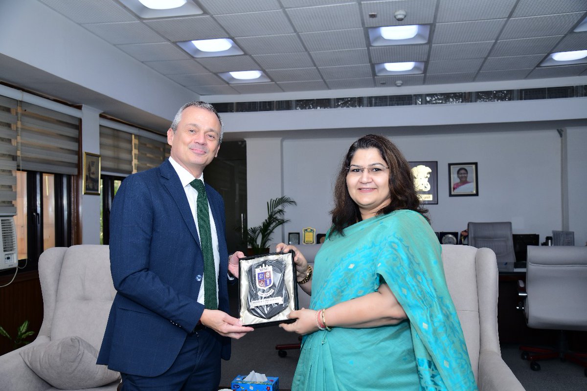 NFSU_Delhi's tweet image. NFSU Delhi had the honour of hosting Mr. Daniel Sherry, Political Counsellor, Mr. Jez Stanley, First Secretary, and Ms. Pragya Shrivastav from the British High Commission.
#NFSUDelhi #BritishHighCommission #KnowledgeExchange #NDPSResearch #GlobalLearning