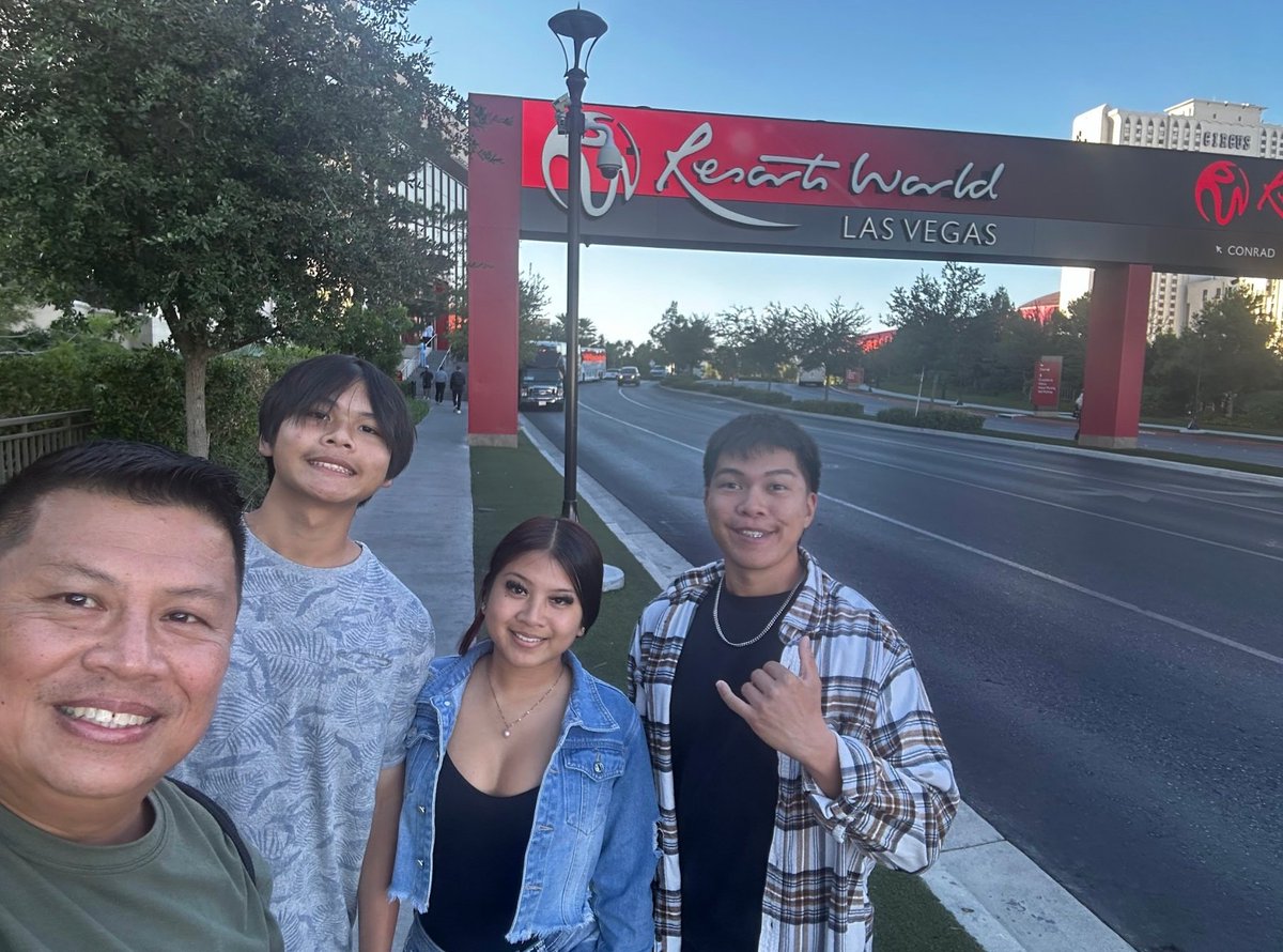 I had fun in Vegas with the fam
(More pics in da thread)
