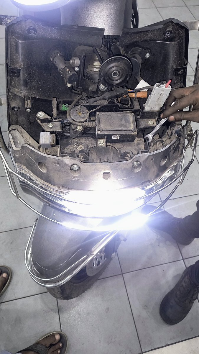 pradip888889's tweet image. @TVS_iQube @TVSMotorCompany
I purchased a TVS iQube electric scooter 3 months ago from Uma TVS, Ranisahar, Raniganj (West Bengal) for ₹1,47,000.
Within just 10 days, the scooter started making noise. The headlight was adjusted upwards, but at night it gives very poor visibility.